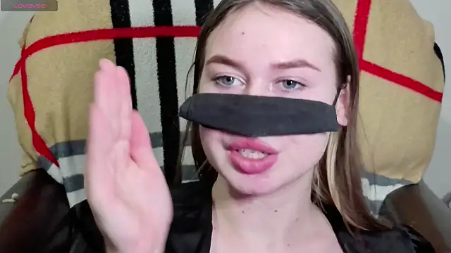 Snapshot of Mikki5P chatting on January 20, 2025, 7:57 pm Mikki5P online show from January 20, 2025, 7:57 pm