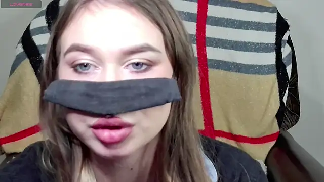 Snapshot of Mikki5P chatting on February 7, 2025, 9:04 pm Mikki5P online show from February 7, 2025, 9:04 pm