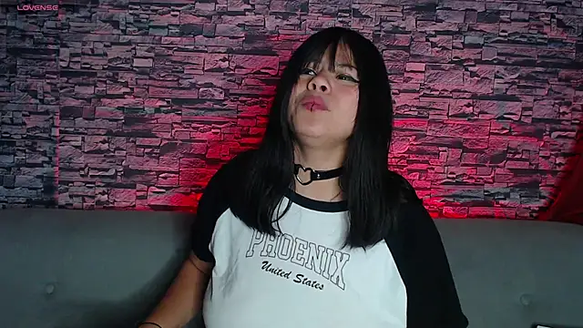 sofi bronw online show from March 3, 2025, 8:32 pm