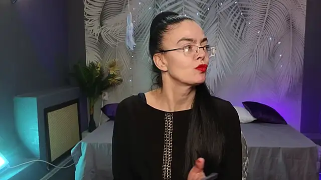 Snapshot of Rose_Noir chatting on December 17, 2024, 9:28 am Rose Noir online show from December 17, 2024, 9:28 am