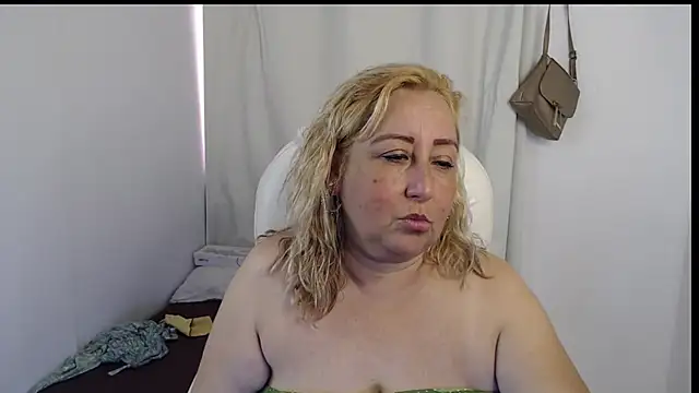 Xileny-Halliwey online show from October 2, 2025, 5:16 pm