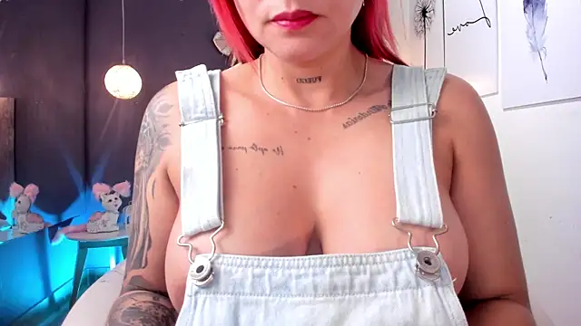 Snapshot of cami_rouxxx_ chatting on September 10, 2025, 9:14 pm cami rouxxx online show from September 10, 2025, 9:14 pm