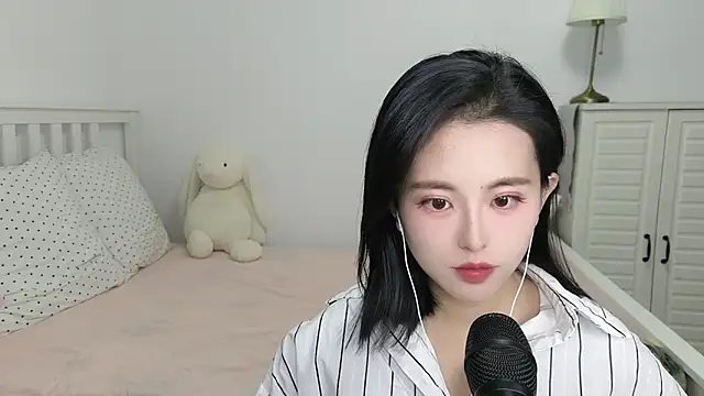 XINXINh online show from December 18, 2024, 1:12 pm