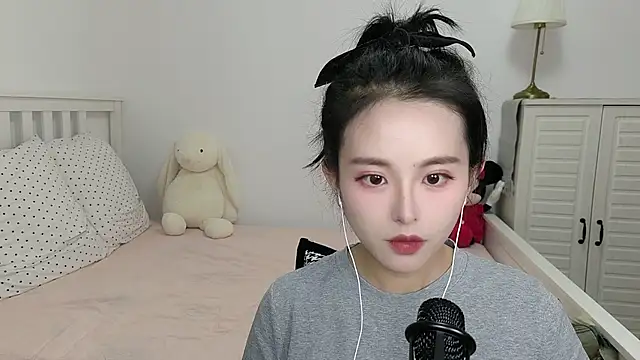 XINXINh online show from December 19, 2024, 6:12 am