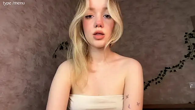 Snapshot of cutiemia0 chatting on July 22, 2026, 10:17 am cutiemia0 online show from July 22, 2026, 10:17 am