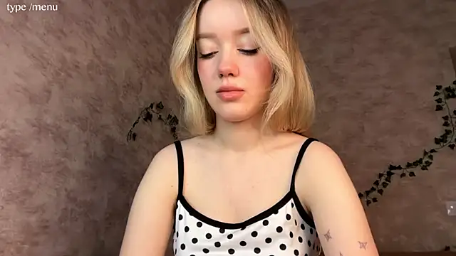 Snapshot of cutiemia0 chatting on July 9, 2026, 2:12 am cutiemia0 online show from July 9, 2026, 2:12 am