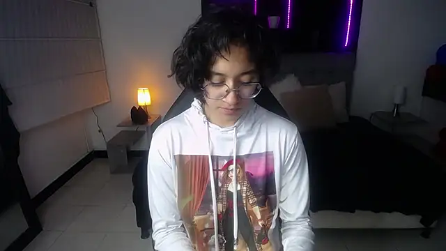 Snapshot of Lili_Gomez_ chatting on March 14, 2025, 1:46 pm Lili Gomez online show from March 14, 2025, 1:46 pm