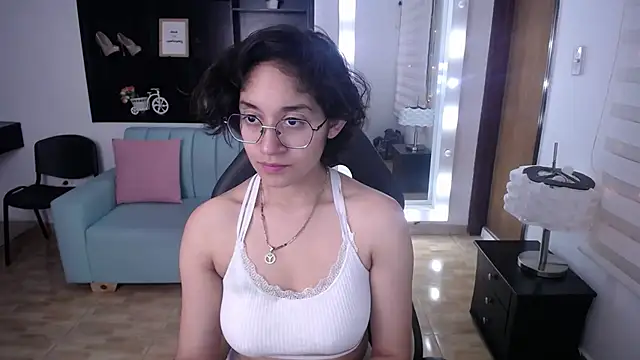 Snapshot of Lili_Gomez_ chatting on March 11, 2025, 1:56 pm Lili Gomez online show from March 11, 2025, 1:56 pm