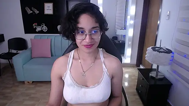 Snapshot of Lili_Gomez_ chatting on March 11, 2025, 5:02 pm Lili Gomez online show from March 11, 2025, 5:02 pm