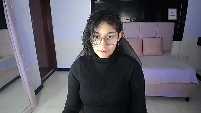 Snapshot of Lili_Gomez_ chatting on September 14, 2025, 11:43 am Lili Gomez online show from September 14, 2025, 11:43 am