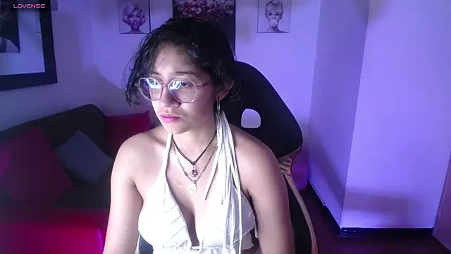 Snapshot of Lili_Gomez_ chatting on September 29, 2025, 1:06 pm Lili Gomez online show from September 29, 2025, 1:06 pm