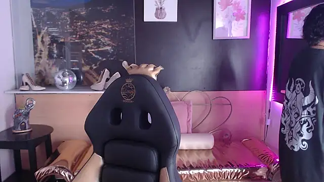 Snapshot of Lili_Gomez_ chatting on October 24, 2025, 2:05 pm Lili Gomez online show from October 24, 2025, 2:05 pm