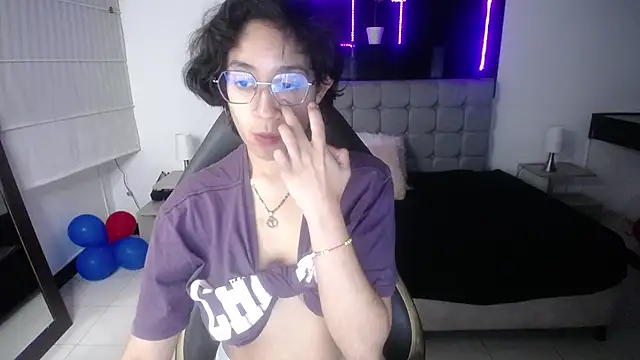 Snapshot of Lili_Gomez_ chatting on March 6, 2025, 4:49 pm Lili Gomez online show from March 6, 2025, 4:49 pm