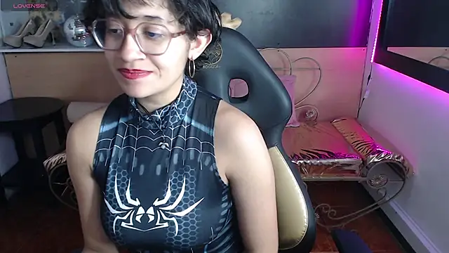 Snapshot of Lili_Gomez_ chatting on October 9, 2025, 1:11 pm Lili Gomez online show from October 9, 2025, 1:11 pm