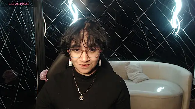 Snapshot of Lili_Gomez_ chatting on August 2, 2026, 12:58 pm Lili Gomez online show from August 2, 2026, 12:58 pm