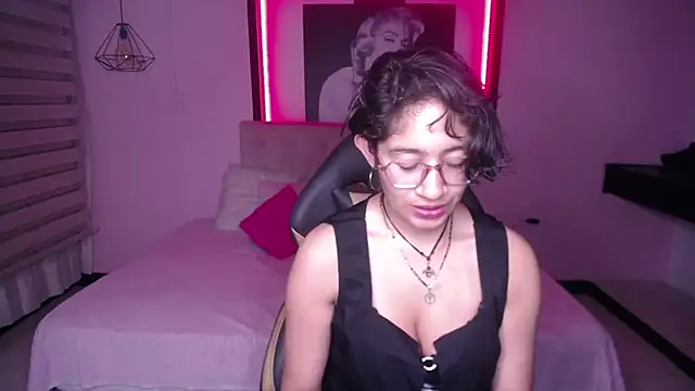 Snapshot of Lili_Gomez_ chatting on September 22, 2025, 12:44 pm Lili Gomez online show from September 22, 2025, 12:44 pm