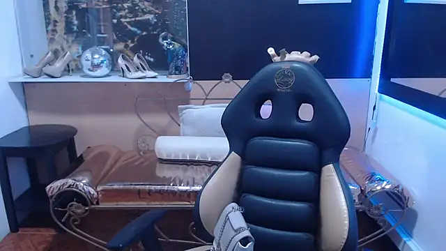 Snapshot of Lili_Gomez_ chatting on October 14, 2025, 1:45 pm Lili Gomez online show from October 14, 2025, 1:45 pm