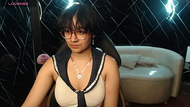 Snapshot of Lili_Gomez_ chatting on August 3, 2026, 7:42 pm Lili Gomez online show from August 3, 2026, 7:42 pm
