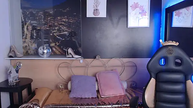 Snapshot of Lili_Gomez_ chatting on October 20, 2025, 1:22 pm Lili Gomez online show from October 20, 2025, 1:22 pm