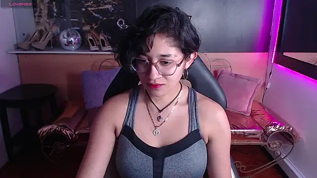 Snapshot of Lili_Gomez_ chatting on October 6, 2025, 12:28 pm Lili Gomez online show from October 6, 2025, 12:28 pm