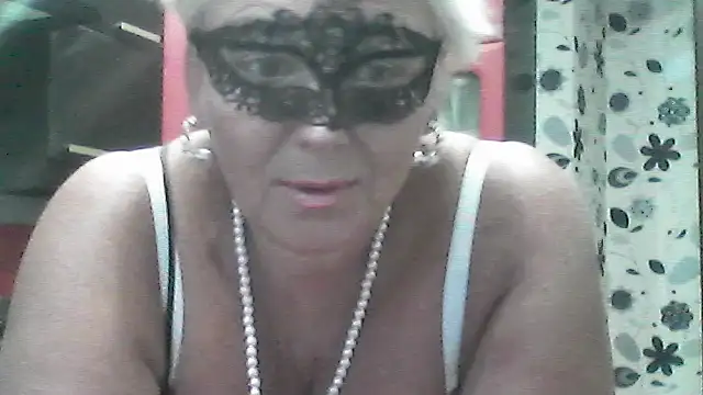 Snapshot of Lisa_Suzie chatting on January 6, 2026, 12:20 pm Lisa Suzie online show from January 6, 2026, 12:20 pm