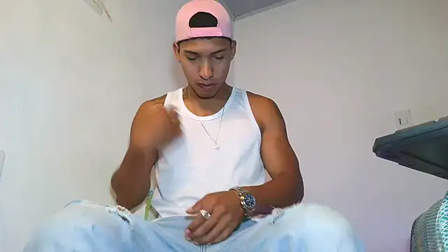 maximo vega newv online show from April 2, 2026, 8:37 pm