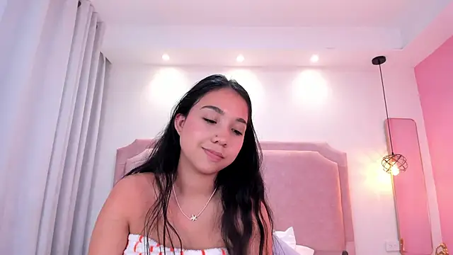 sophiawhite   online show from February 26, 2025, 7:32 pm