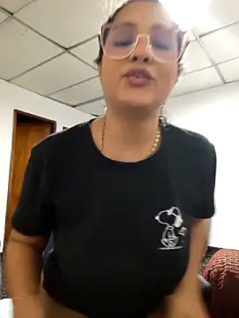 BrendaGirs online show from December 5, 2025, 2:32 am