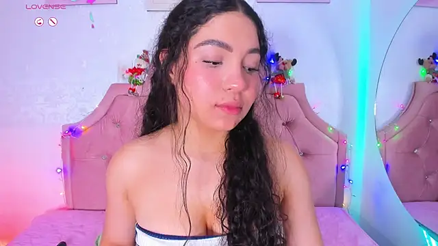 amandalee01 online show from December 5, 2025, 8:06 pm