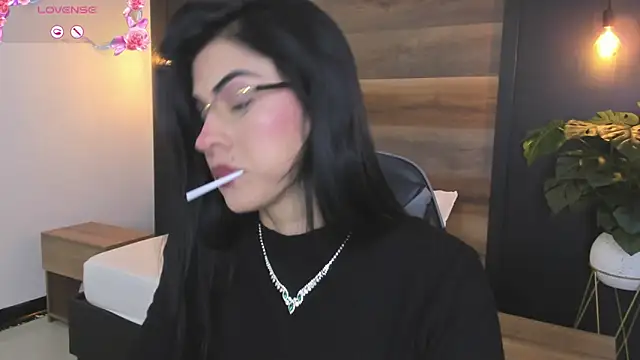 Snapshot of stephanya_ chatting on May 6, 2026, 7:51 pm stephanya online show from May 6, 2026, 7:51 pm