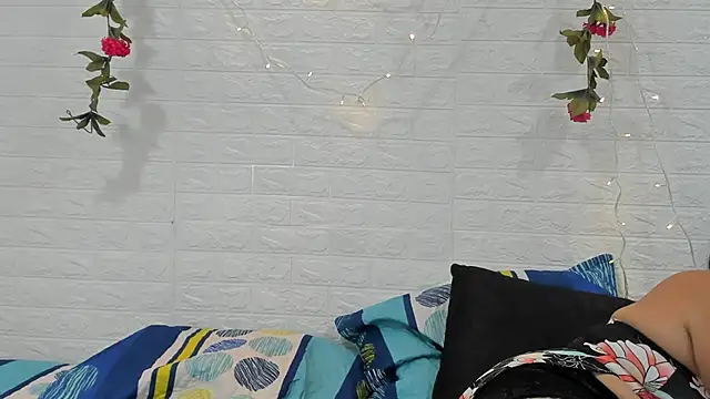 Snapshot of CHantal_33 chatting on December 26, 2024, 1:07 am CHantal 33 online show from December 26, 2024, 1:07 am