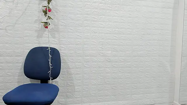 Snapshot of CHantal_33 chatting on December 30, 2024, 6:16 pm CHantal 33 online show from December 30, 2024, 6:16 pm