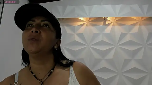 Snapshot of CHantal_33 chatting on January 22, 2025, 5:59 pm CHantal 33 online show from January 22, 2025, 5:59 pm