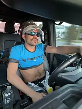 69woodinson online show from October 8, 2025, 11:34 am