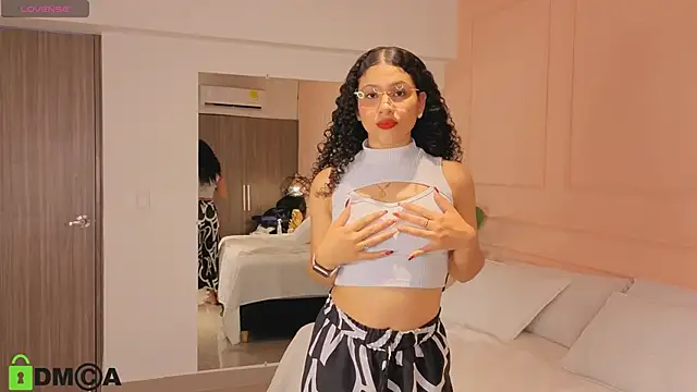 SHARONN     online show from September 10, 2025, 4:11 am