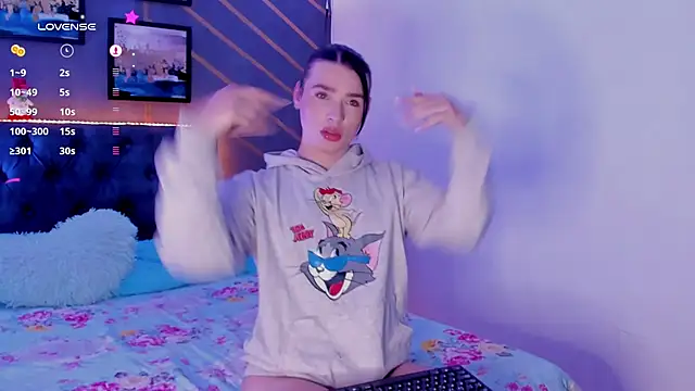 elafranco  online show from December 17, 2024, 8:21 pm