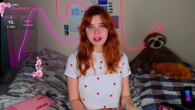 Snapshot of Penny_Staaar chatting on February 2, 2025, 11:21 pm Penny Staaar online show from February 2, 2025, 11:21 pm