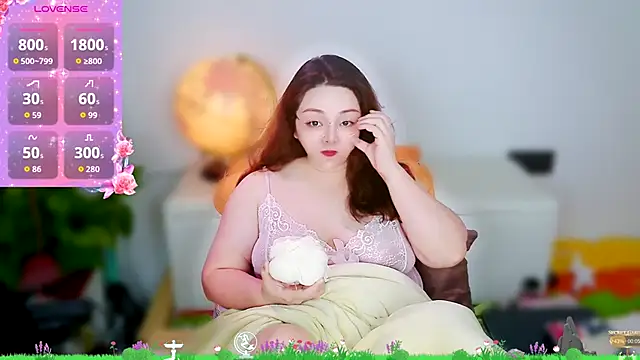 Weiwei5200 online show from November 14, 2025, 9:18 pm