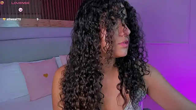 yaya23x online show from February 9, 2026, 7:34 pm