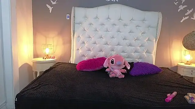 kim kittie online show from December 14, 2024, 6:20 pm