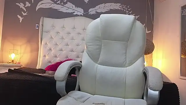 kim kittie online show from December 14, 2024, 9:24 pm