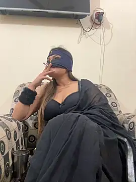 Snapshot of HoneyBearCpl chatting on February 28, 2025, 4:20 pm HoneyBearCpl online show from February 28, 2025, 4:20 pm