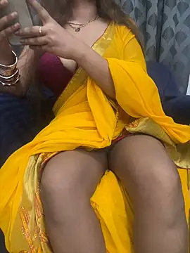 Snapshot of HoneyBearCpl chatting on October 1, 2025, 4:22 pm HoneyBearCpl online show from October 1, 2025, 4:22 pm