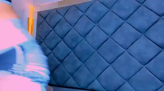 Nellyhills online show from March 18, 2025, 1:12 pm