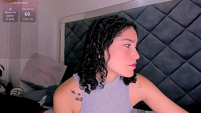 Nellyhills online show from October 20, 2025, 1:44 pm