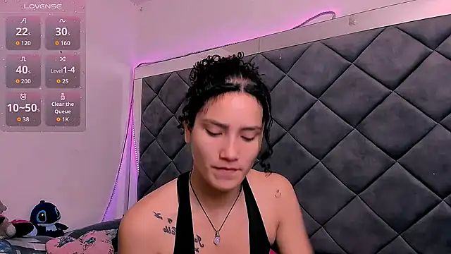 Nellyhills online show from November 19, 2025, 1:33 pm