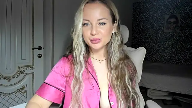 jennifer838 online show from April 20, 2026, 8:50 am