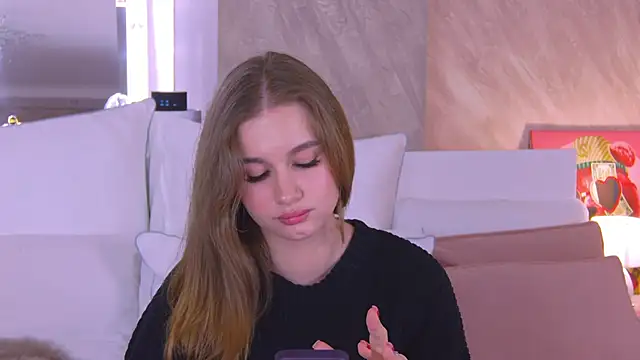 EllieHayes online show from March 19, 2025, 9:48 pm