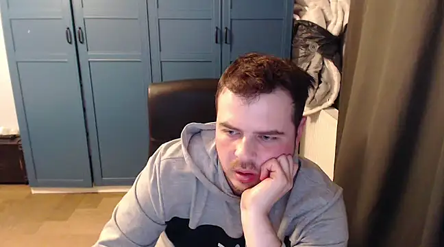 CuteMan33 online show from March 5, 2025, 11:49 pm