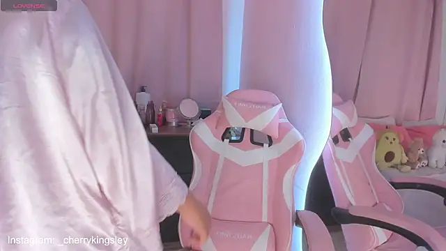  cherrykingsley1 online show from February 22, 2025, 2:28 am